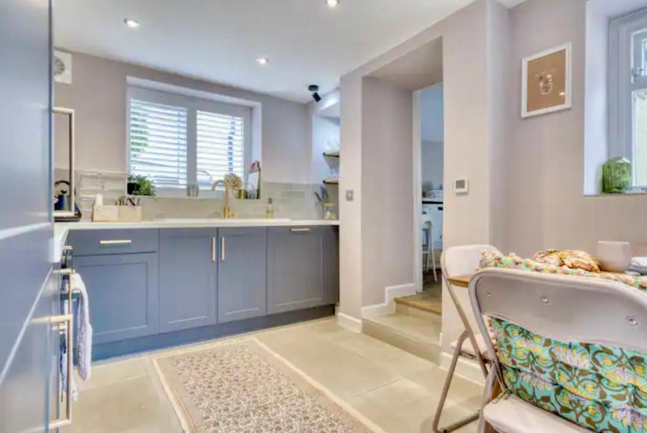 Luxury Cotswolds With Hot Tub Holiday home *