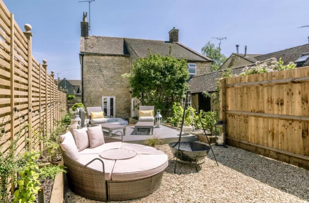 Luxury Cotswolds With Hot Tub Holiday home *