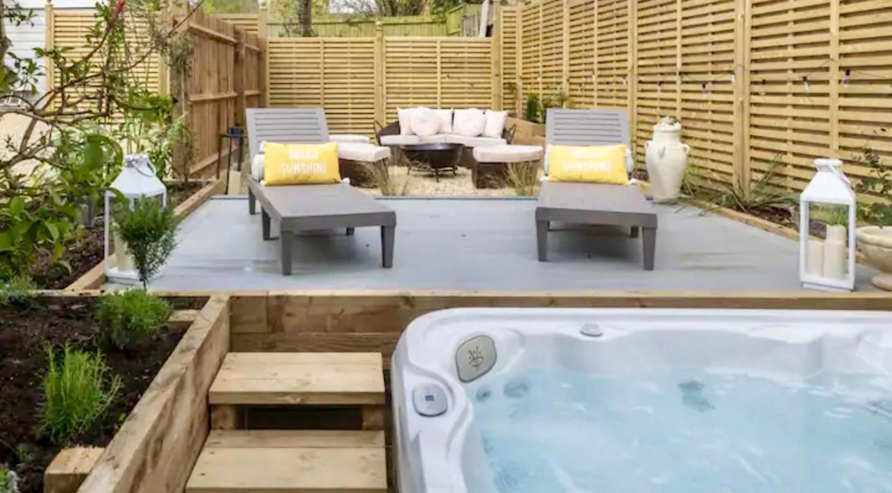 Luxury Cotswolds With Hot Tub Holiday home *
