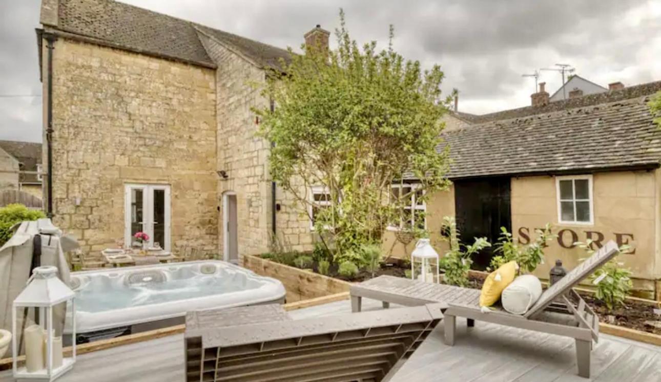 Luxury Cotswolds With Hot Tub Holiday home *